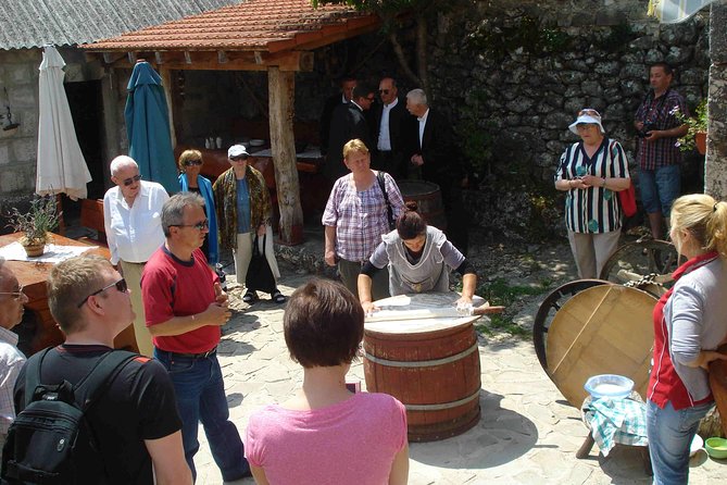 Village Life With Bobo - Returning to the Hotel