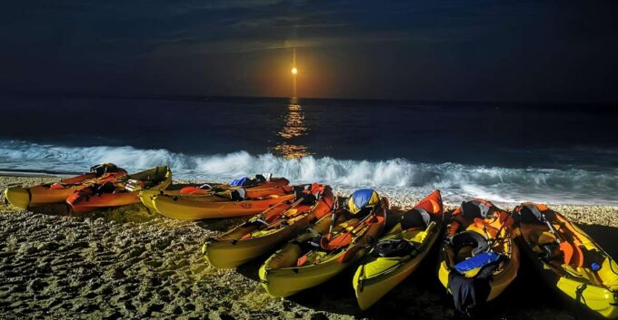 Villajoyosa: Moonlight Kayaking and Dinner Under the Stars - What to Bring
