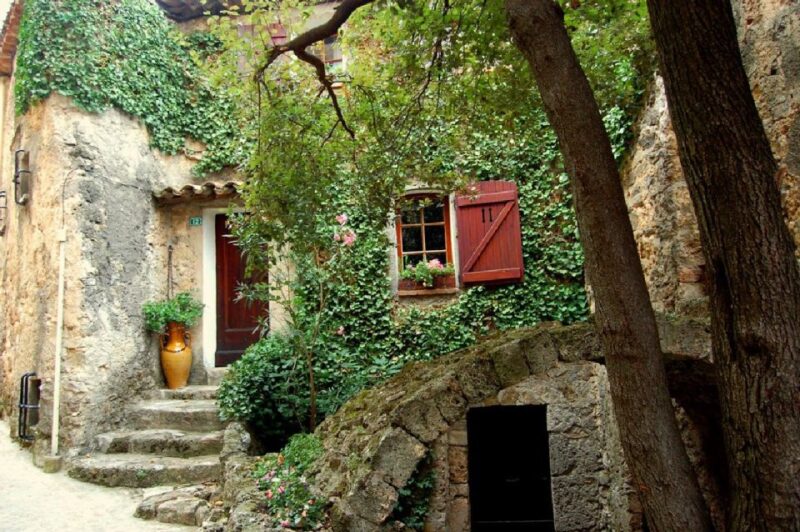 Villefranche: Cannes, Grasse & St Paul De Vence Private Trip - Exploring the Croisette in Cannes