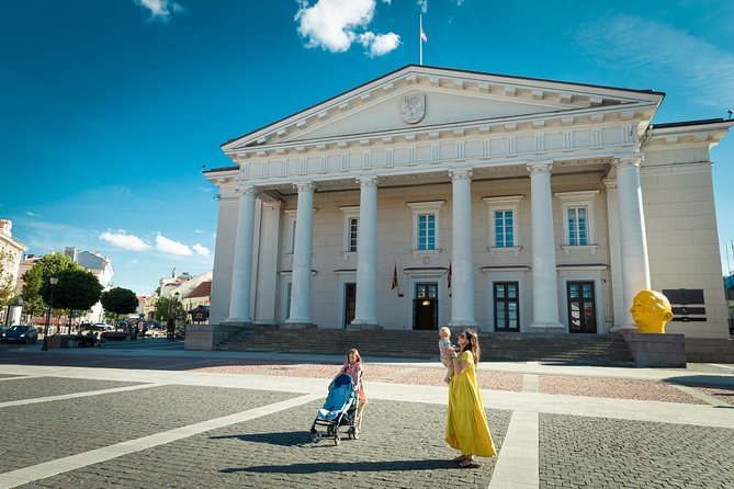 Vilnius Private Photoshoot Tour - Explore Vilnius Old Town