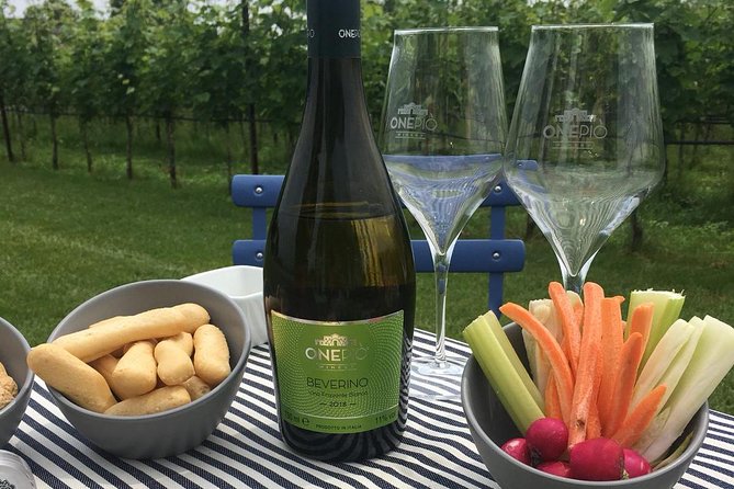 Vineyard PicNic Onepiò Winery - Picnic Basket and Setting Details