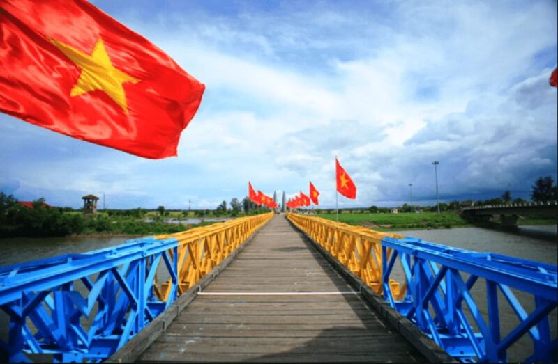 Vinh Moc Tunnels & Khe Sanh: DMZ Tour From Hue or Phong Nha - Ben Hai River and the Border