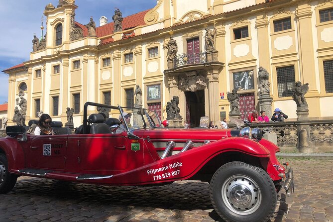 Vintage Cars Prague - Grand City Tour 150MIN / 1-6 Pers. 2,5hrs - Vintage Car Experience