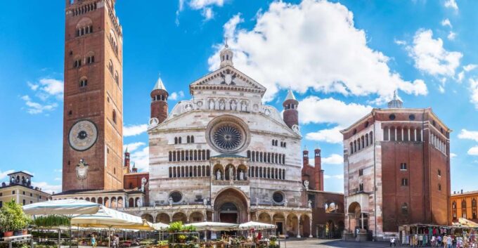 VIP Experience to Cremona With Luxury Transfer - Torrazzo and Astronomical Clock