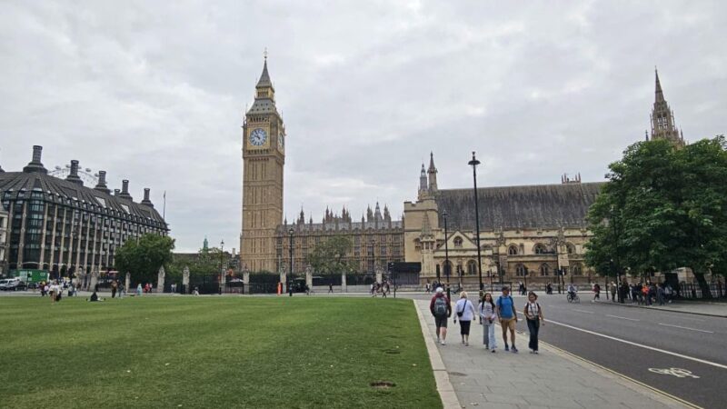 VIP Skip the Line Westminster Abbey & The Crown Highlights - Reign of Queen Elizabeth II