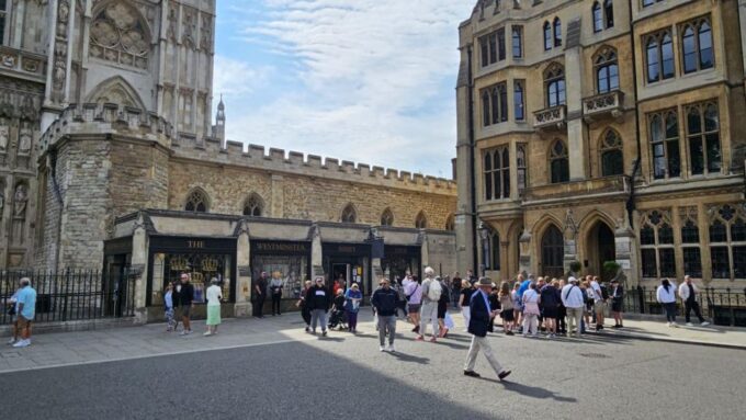 VIP Skip the Line Westminster Abbey & The Crown Highlights - Historical Significance and Sacred Space