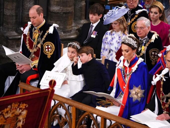 VIP Skip the Line Westminster Abbey & The Crown Highlights - Captivating Guided Experience
