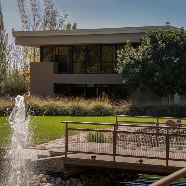 Visit 3 Family Wineries With Lunch and Transfer Included - Language and Group Size