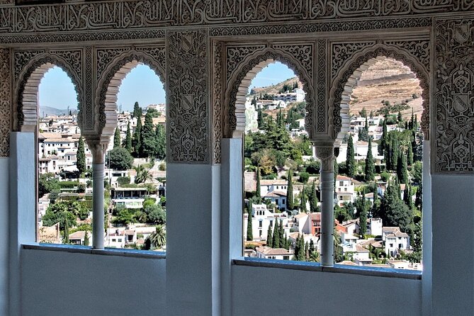 Visit Alhambra and Generalife With Physical Audio Guide - Exploring Alhambra and Generalife