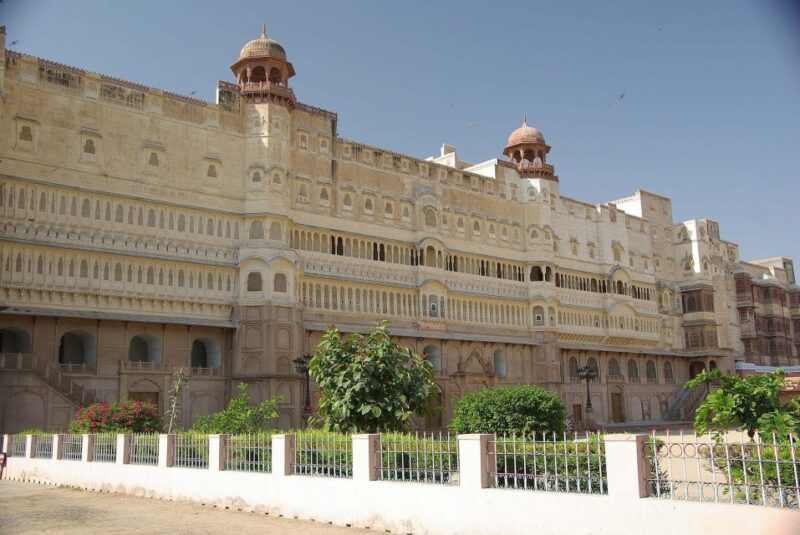Visit Bikaner in Private Car With Guide Service - Key Points
