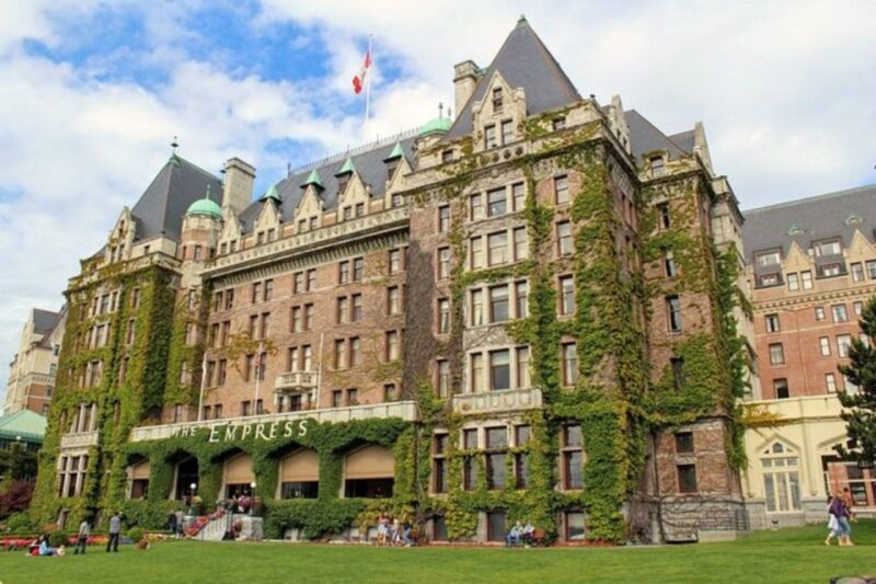 Visit Craigdarroch Castle and Butchart Garden Private - Experience Highlights