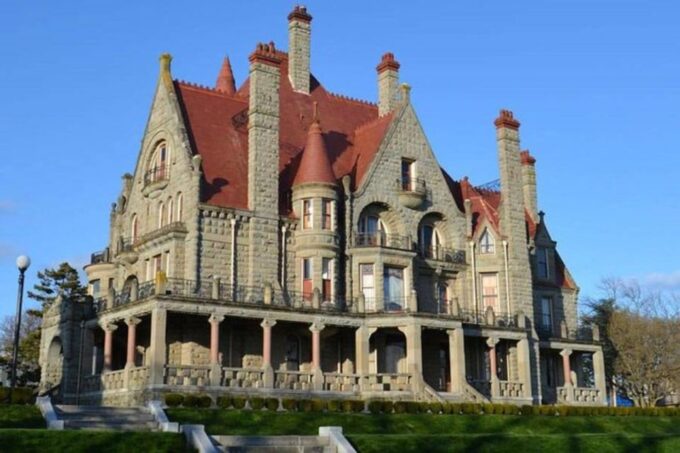 Visit Craigdarroch Castle and Butchart Garden Private - Captivating Architecture