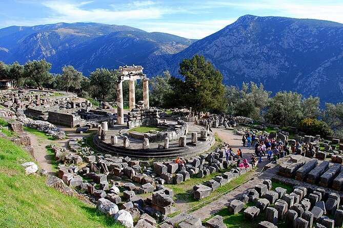Visit Delphi the Famous Oracle! Explore the Mysteries of the Ancient World! - Exploring Delphis Ruins