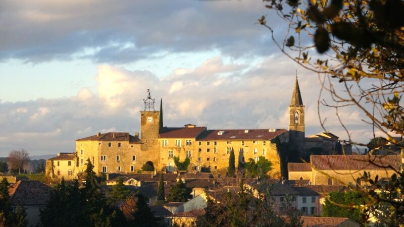 Visit Grillon, a Wonderful Provençal Village! - Discovering the Village of Grillon