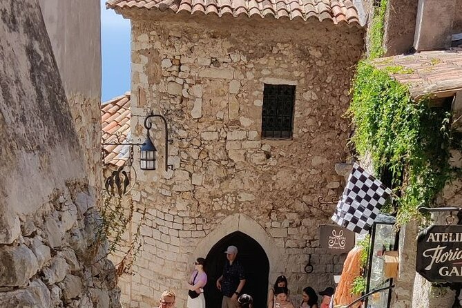 Visit of the Medieval Village of Èze - Meeting and End Points