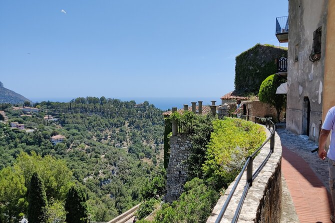 Visit of the Medieval Village of Èze - Exploring the Exotic Garden