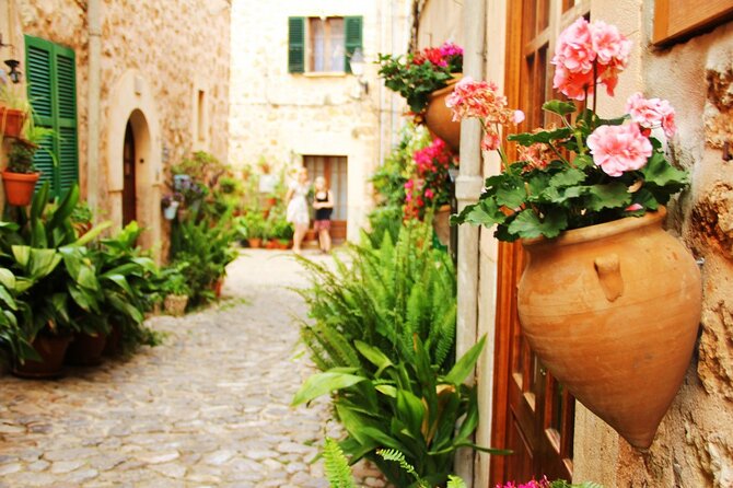 Visit Palma and Valldemossa - Exploring Valldemossa