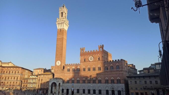 Visit Siena and San Gimignano With Lunch at a Family Farm - Explore Medieval San Gimignano