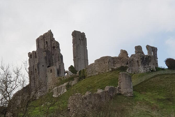 Visit Stonehenge and Salisbury From Southampton - Exploring Stonehenge