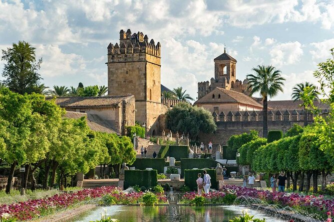 Visit the Alcazar of the Catholic Monarchs - Tour Group Size