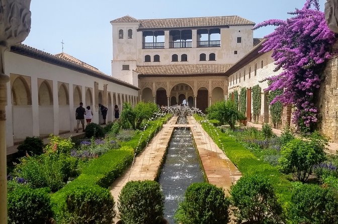 Visit the Alhambra and the Generalife. Private Tour - Architectural Marvels