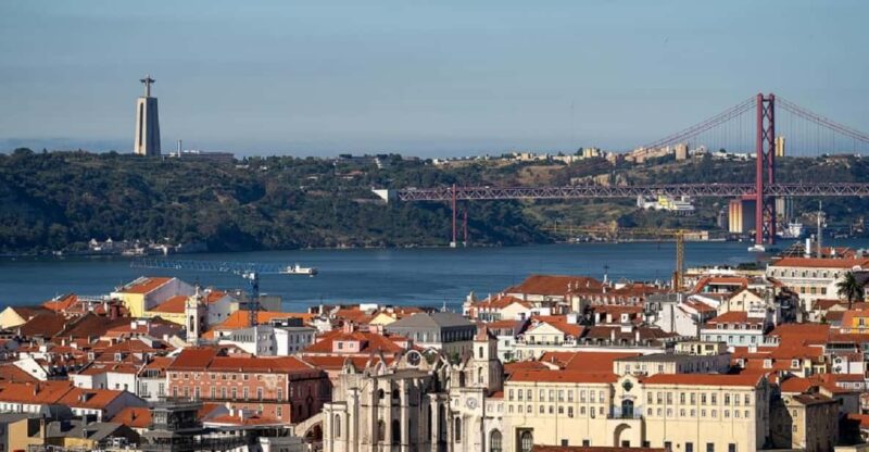 Visit the City of Lisbon in a Fun and Personalized Way - Convenient Meeting Location