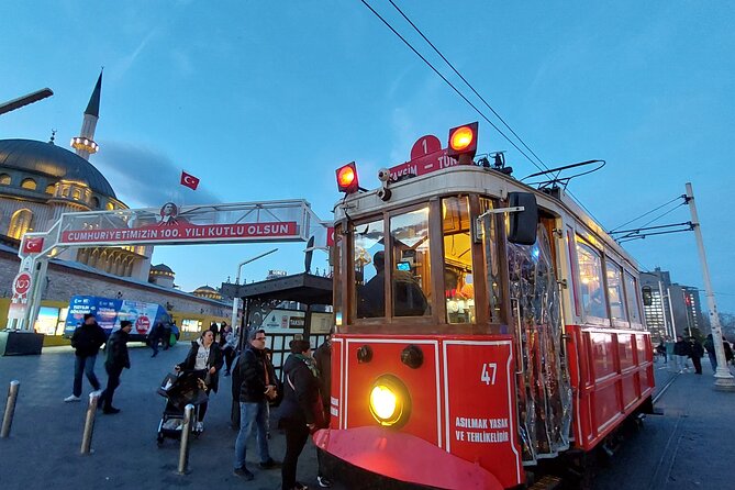 Visit the Most Famous Places in Istanbul With a Friendly Guide - Quick Points