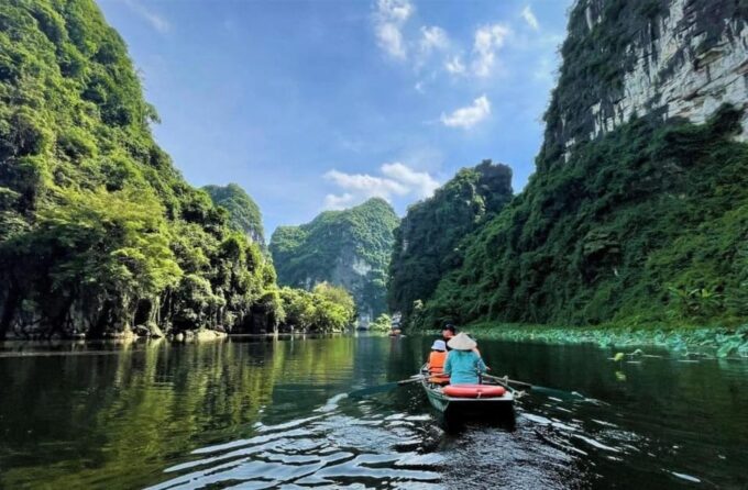 Visit The Most Tourist Attractions In Ninh Binh For 2 Days - Boat Rides and Exploration