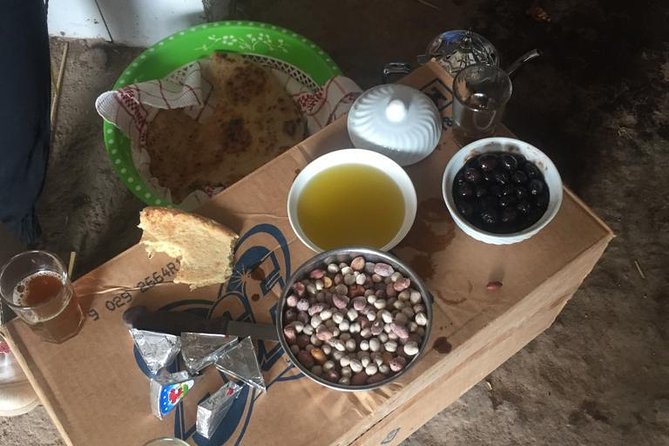 Visit the Oasis & Tea at the Basket Maker. - Meeting and Pickup Location