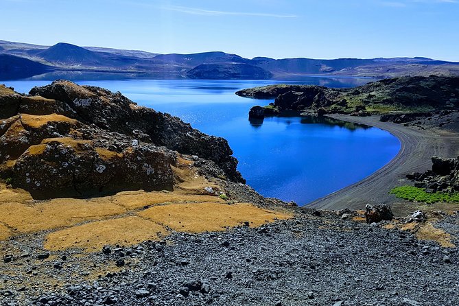 Visit the Volcanoes - Half Day Private Tour - up to 9 Passengers - Included in the Tour