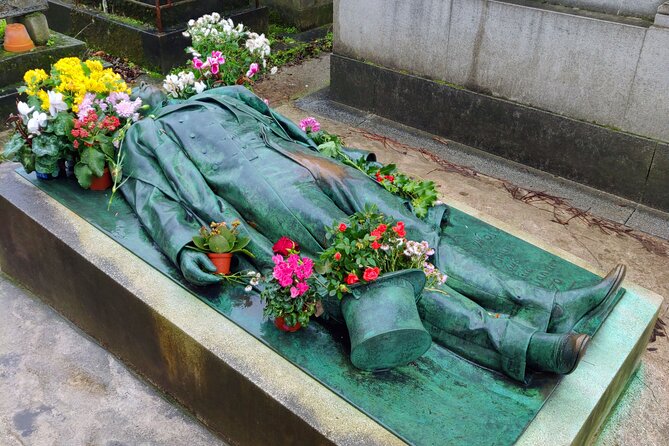 Visit to Père Lachaise Cemetery: a Self-Guided Tour - Support and Assistance