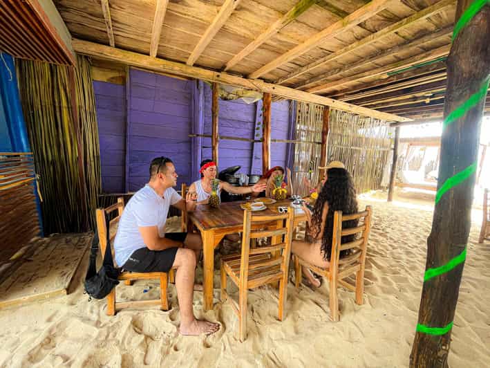 Visit to the Aviary of Cartagena + Day Trip in Baru - Key Points