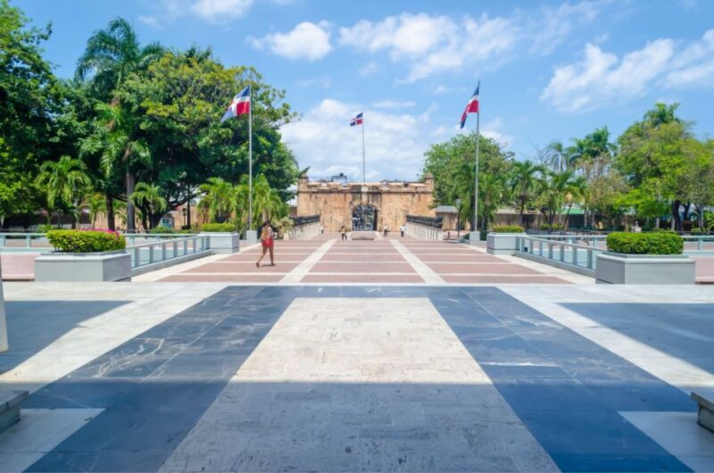 Visit to the City of Santo Domingo With Guide & Typical Food - Key Points