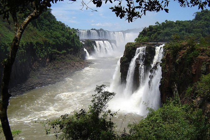 Visit to the Mocona Falls - Joining the Gray Line Tour