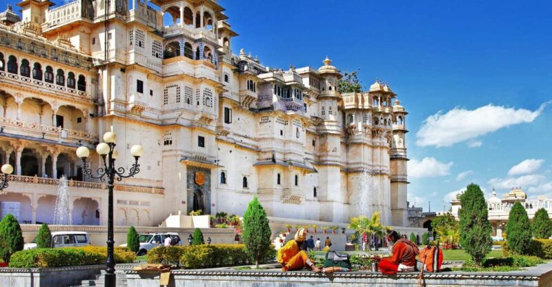 Visit Udaipur in a Private Car With Guide Service - Key Attractions and Experiences