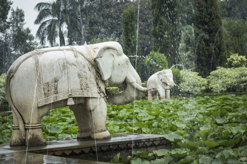 Visit Udaipur in a Private Car With Guide Service - Tour Inclusions and Logistics