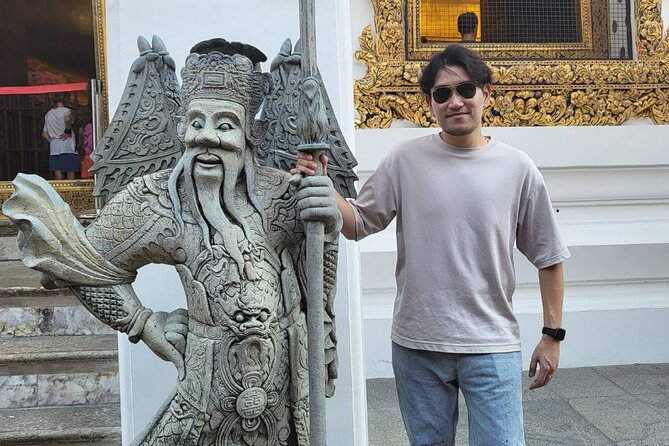 Visit Wat Pho and Wat Arun With Local Expert - Group Size