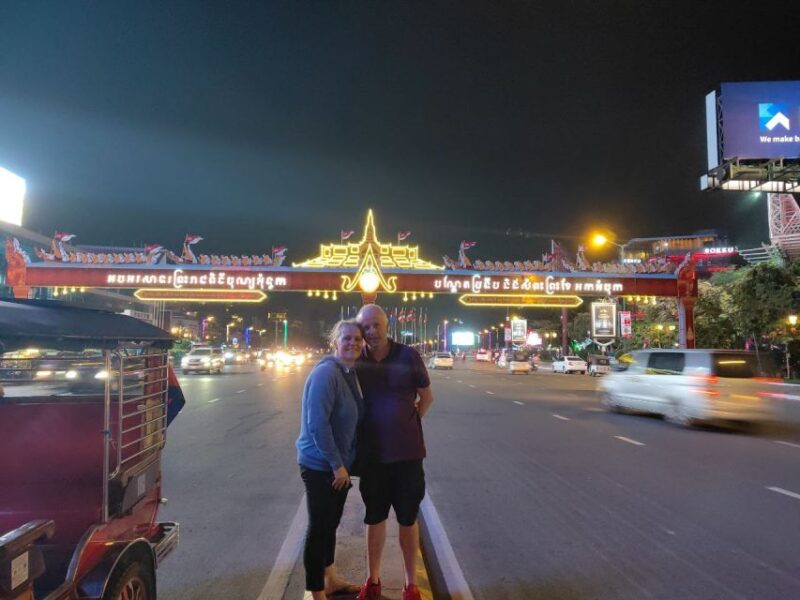 Visiting 9 Places in 3 Hours Tour by Tuk-Tuk in the Evening - Independence Monument and King Father Statue