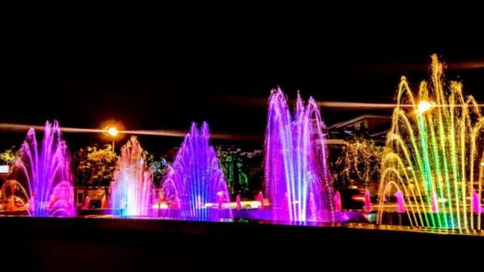 Visiting 9 Places in 3 Hours Tour by Tuk-Tuk in the Evening - Local Food and Night Market