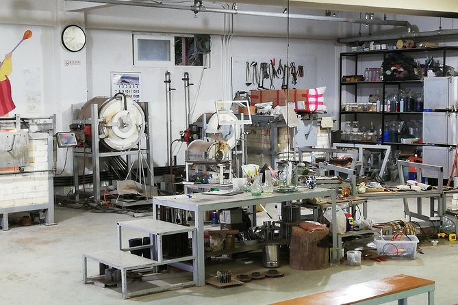 Visitors to Jeju Glass Museum and Experience - Operating Hours and Accessibility