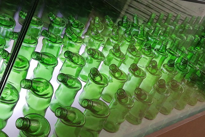 Visitors to Jeju Glass Museum and Experience - Glass Making Techniques