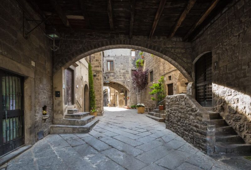 Viterbo: Private Walking Tour - Language and Group Details