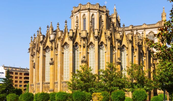 Vitoria Private Tour From Bilbao With Pick up and Drop off - Exploring Vitorias Old Town