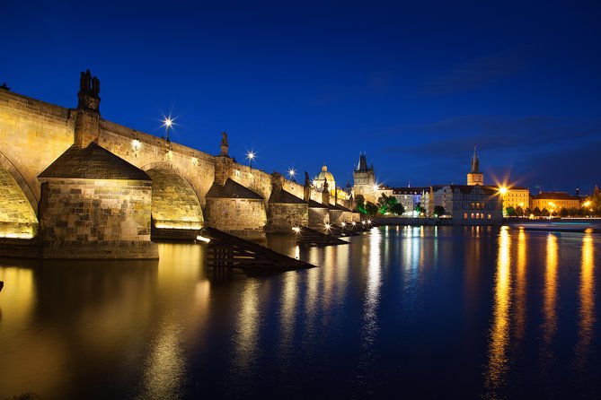 Vltava Dinner Cruise With Music in Prague - Dining Experience