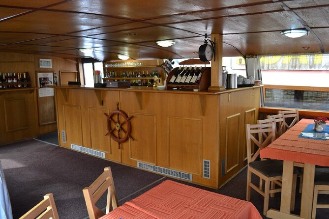 Vltava Dinner Cruise With Music in Prague - Live Music Highlights