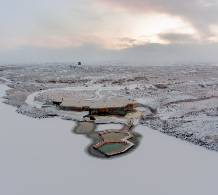 Vök Baths: East Iceland Geothermal Baths Entry - Dining and Drink Options