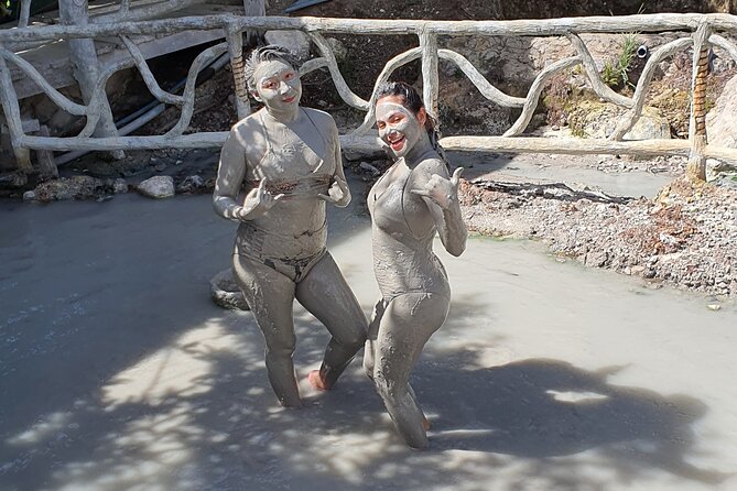 Volcano-3waterfalls-Horses -Hotsprings -Mudbath-Hanging Bridges - Key Points