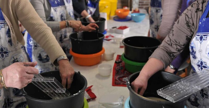 Volendam: 2.5-Hour Cheesemaking Workshop & Clog Making Tour - Languages Offered