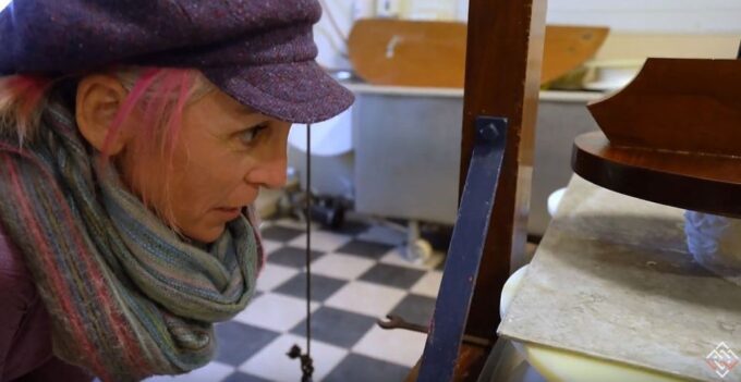 Volendam: 2.5-Hour Cheesemaking Workshop & Clog Making Tour - Booking Information
