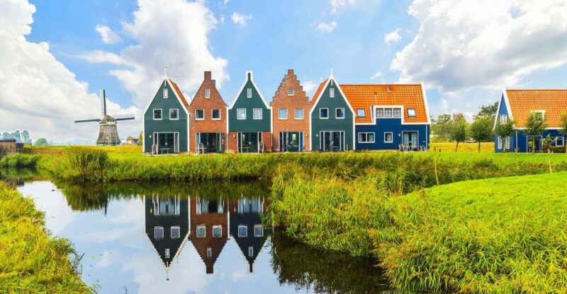 Volendam: a Walk Through the Traditional Fishing Village - Exploration Highlights